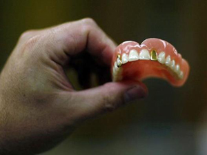 Takma dişi nefes borusuna kaçınca...