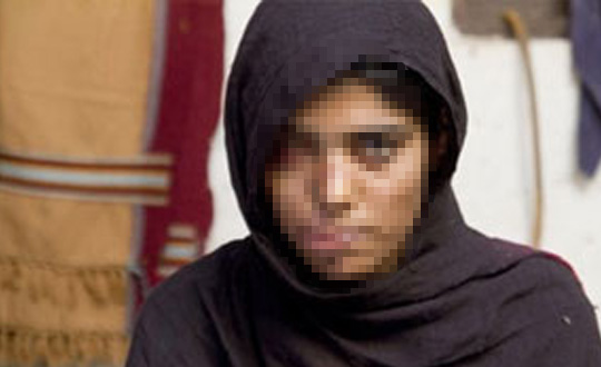 Erkekle konuşan kıza korkunç ceza