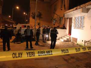 Polislikten ihraç edildi arkadaşını öldürdü