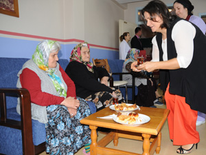 Kızılcık'tan Huzurevi Sakinlerine Moral