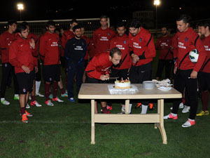 Adrian'a buruk doğum günü kutlaması