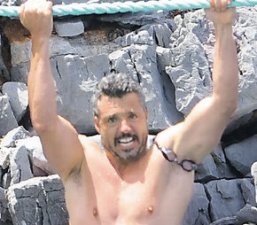 Saran Atatürk için yüzecek