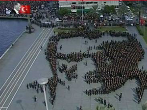 2 bin 400 kişiden Atatürk portresi