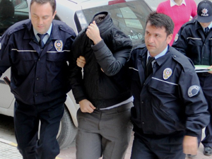 Erkek arkadaşının evini yaktı