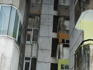 Rize'de bir kadın 2.kattan düştü !