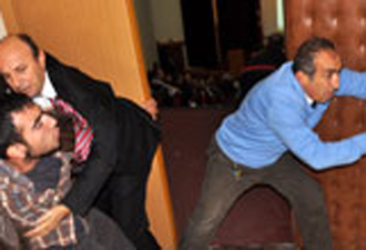 YÖK başkan vekiline yumurtalı protesto