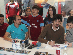 Tolga,Adrian taraftarlarla buluştu