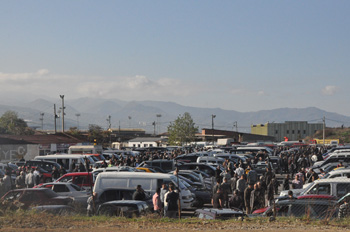 Oto pazarı bugün çok kalabalıktı