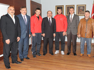 Başarılı Kick Boks'cuları ödüllendirdi