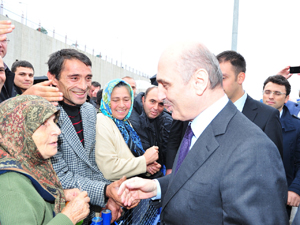 Türkiye'nin Kalkınması Devam Ediyor"