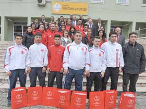 Trabzon'lu milli sporculardan kutlama