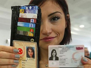 Kimlikler değişiyor