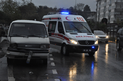 Direksiyon başında eşiyle tartıştı...