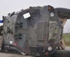 Askeri araç devrildi: 8 yaralı