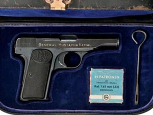 Atatürk'ün tabancası Türkiye'ye giremiyor