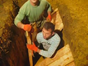 Rize'de kardeşini canlı canlı gömdü !