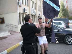 Yüksek faturaya çıplak protesto