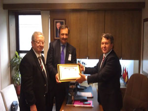 TS'den Ak Partili vekile onur belgesi