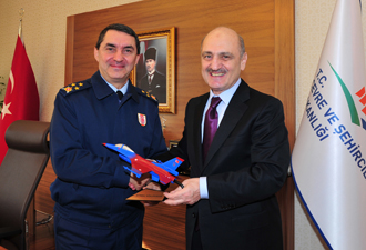 Bayraktar'a bordo mavi uçak