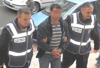 Samsun'da kız arkadaşının evini bastı