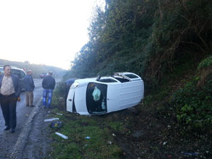 Akçaabat'ta tOTOMOBİL DEVRİLDİ