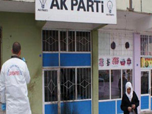 Ak Parti binasına saldırdılar