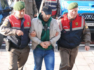 Terörist yurt dışına kaçarken yakalandı