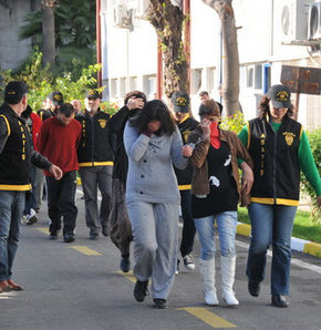 Genç kızlara iğrenç tuzak!