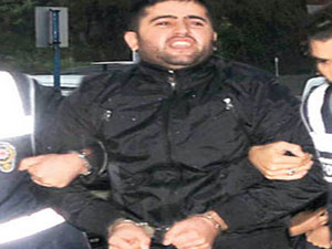 Sevgilisini Facebook'ta ‘yem’ olarak kullandı