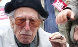 Mücap Ofluoğlu yaşamını yitirdi