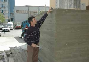 Mahkumlar için duvar örülüyor