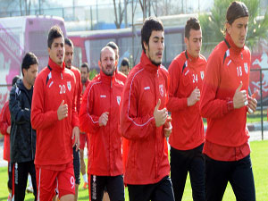 Dört futbolcunun sözleşmeleri feshedildi