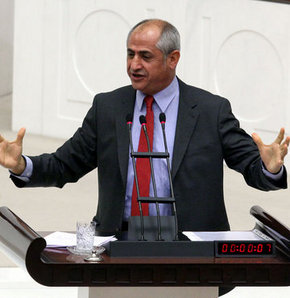 Kürsüde sosyalist marş!