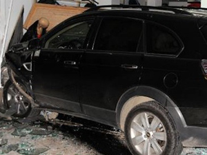 Cansız mankene çarptı öldü sandı (!)