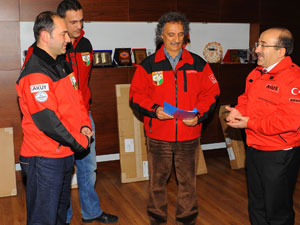 Gümrükçüoğlu'ndan AKUT'a destek