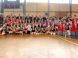 Trabzon'da okullararası voleybol