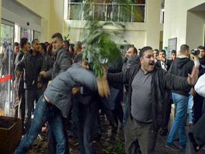 Esnaf sonunda belediyeyi bastı