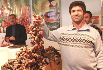 Bursa'daki fuarın gözdesi Karadeniz hurması