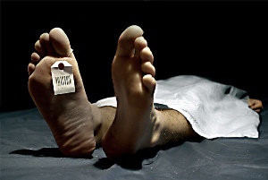 Balkondan düşen gazeteci öldü