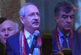 Kılıçdaroğlu İzmir'de hamsi yedi.