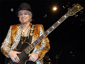 Kanseri yendi sahnelere döndü