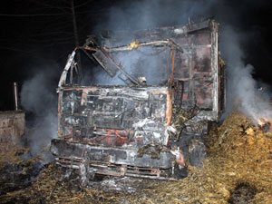 Samsun'da saman yüklü kamyon yandı !