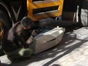 100 kiloluk cisim ayağına düşünce...