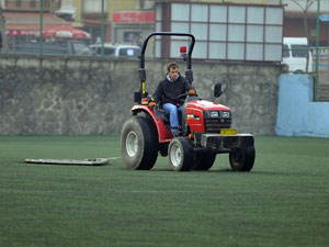 Futbol Sahasının yıllık bakımı yapıldı