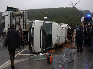 Tır ile minibüs çarpıştı: 11 yaralı