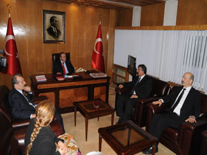 MHP İl Başkanı Kızılcık'ın makamında