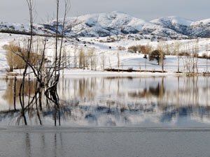 Gümüşhane'de göller buz pisti gibi!