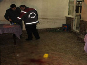 Kahvede iskambil oyunu oynarken...