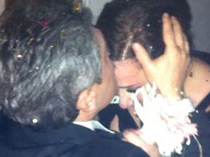 Deniz Seki ilk aşkıyla nişanlandı