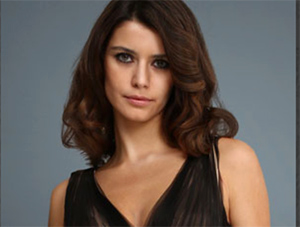 Güzel oyuncuya dolandırıcılık şoku